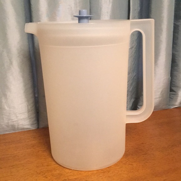 Tupperware Largest Pitcher w/Blue Lid #1416-3 Good Condition - Picture 8 of 9